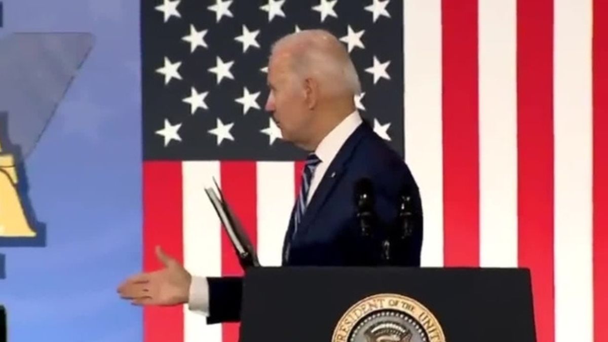 Joe Biden sedia rotelle