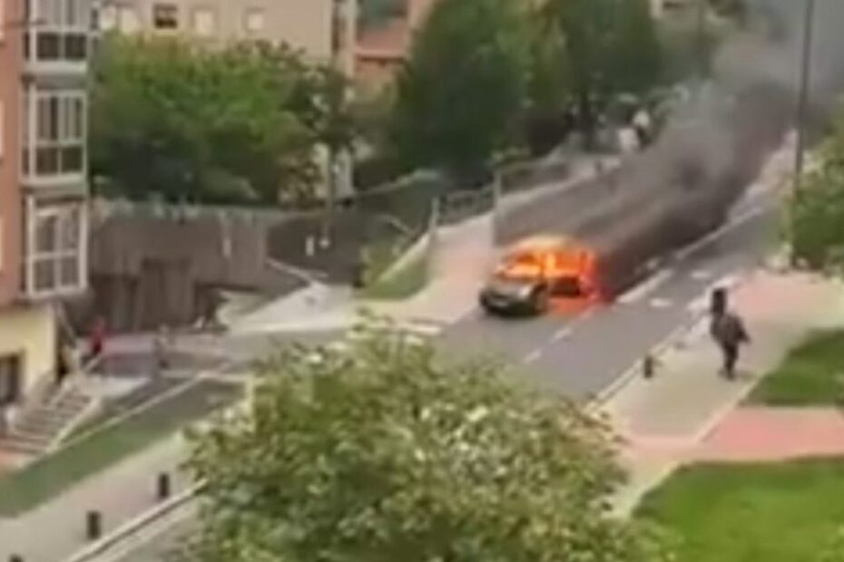 Bilbao corsa auto fiamme