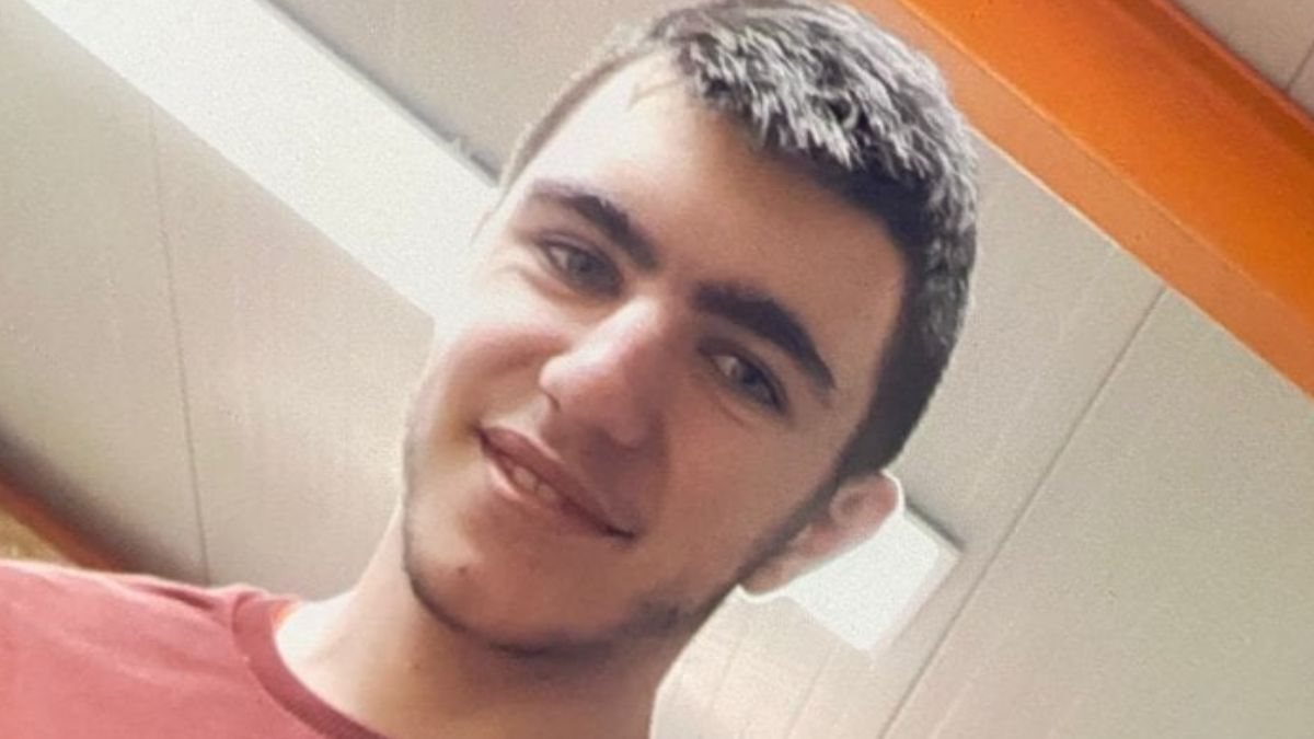 Lorenzo morto durante stage in azienda, i giudici: “Doveva fare lo spettatore”, sentenza assurda Lorenzo morto durante stage in azienda, i giudici: “Doveva fare lo spettatore”, sentenza assurda