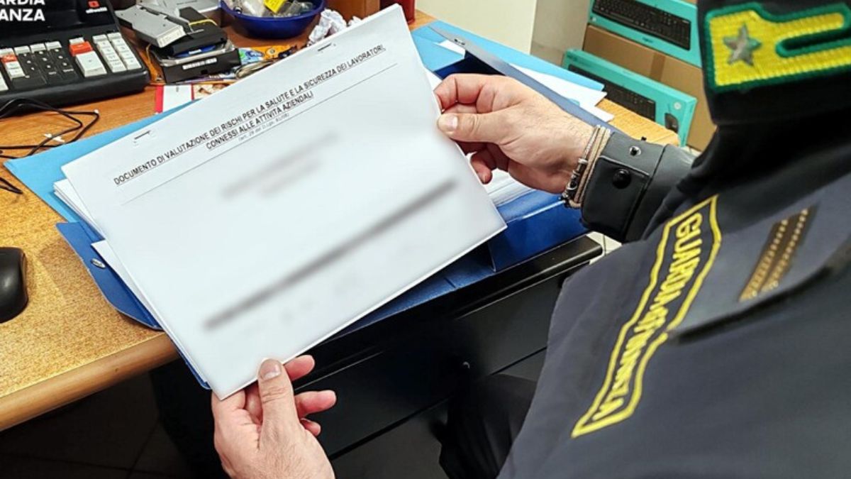 Dipendenti di un supermercato pagati 1,6 euro l’ora: due arresti per caporalato Dipendenti di un supermercato pagati 1,6 euro l’ora: due arresti per caporalato