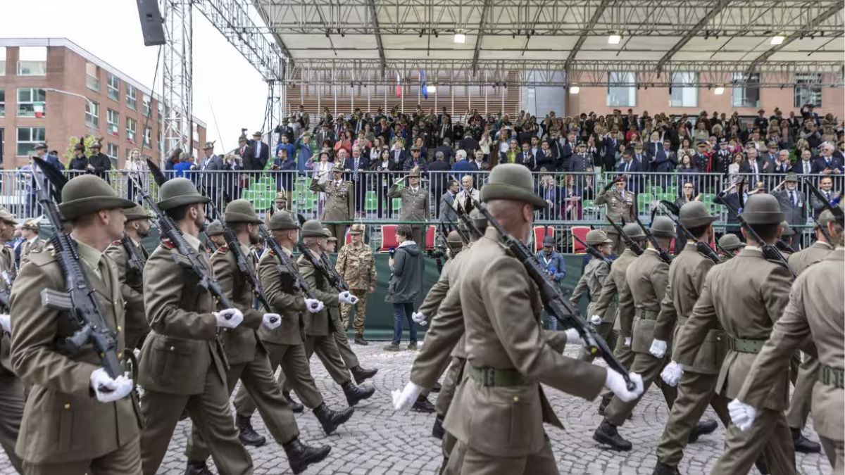 Barista denuncia: “Violentata in casa durante il raduno degli Alpini”
