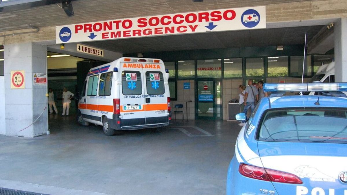 Cade dalla da Thesocialpost.it cade dalla finestra al secondo piano e muore