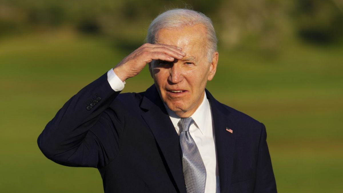 Joe Biden, la rivelazione sugli ultimi giorni alla Casa Bianca: “Lo staff pensava alla sedia a rotelle” Joe Biden, la rivelazione sugli ultimi giorni alla Casa Bianca: “Lo staff pensava alla sedia a rotelle”