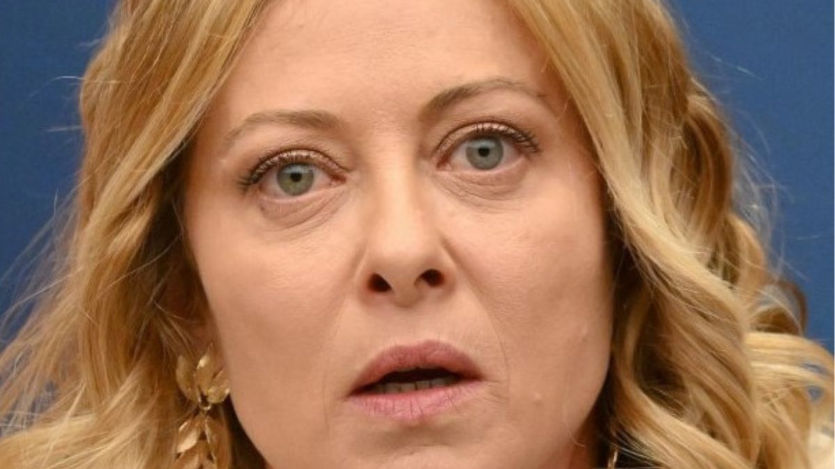 Michele Santoro attacca Giorgia Meloni: “Protagonista assoluta nei tg, ma fuori è solo la valletta dello show di Trump” Michele Santoro attacca Giorgia Meloni: “Protagonista assoluta nei tg, ma fuori è solo la valletta dello show di Trump”