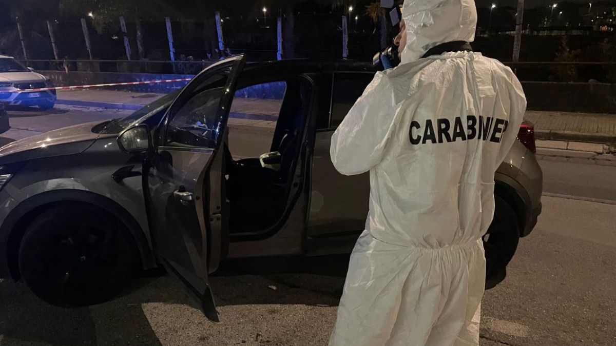 Donna trovata morta in strada, 31enne ferita da arma da fuoco: ipotesi tentato omicidio e suicidio