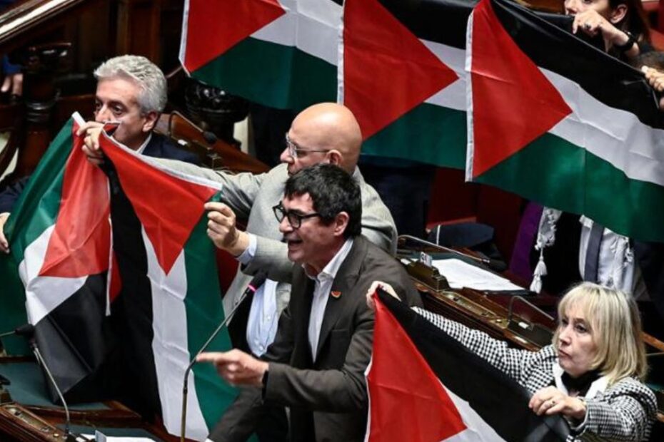 Fratoianni Rampelli bandiere Palestina