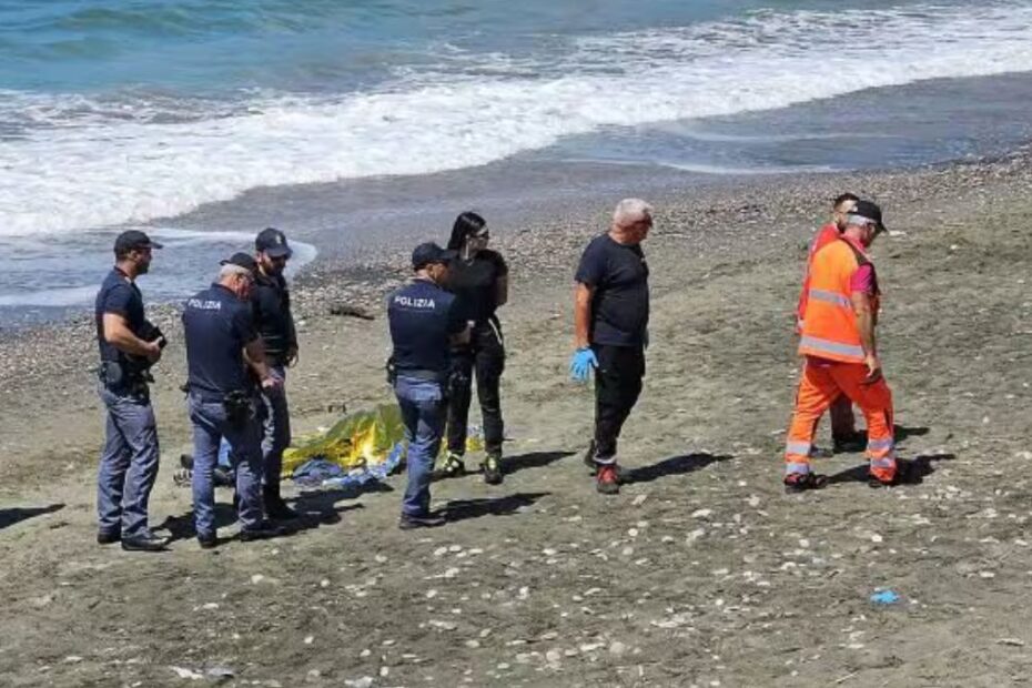 cadavere trovato spiaggia Sardegna