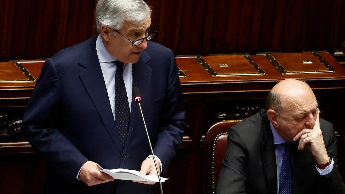 “Basta fomentare l’antisemitismo”. E scoppia lo scontro alla Camera: Tajani interrotto durante l’informativa su Gaza