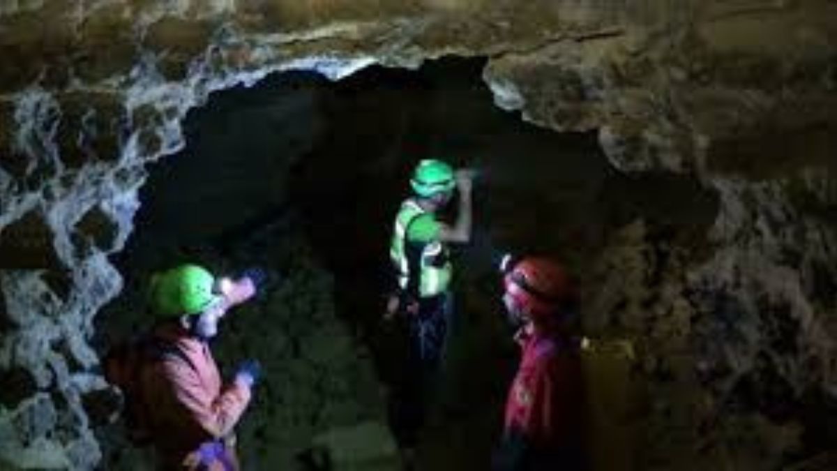Roma grotta due scheletri