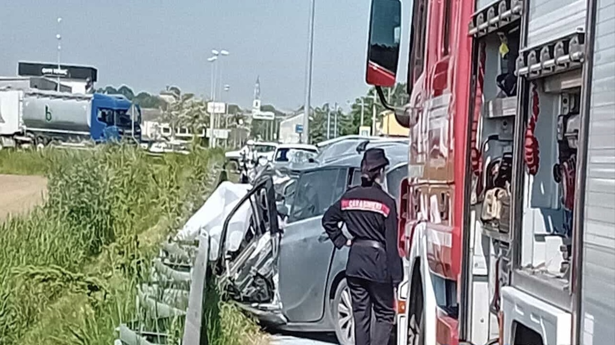 Pauroso frontale da Thesocialpost.it pauroso frontale tra auto e camion bilancio drammatico a bordo proprio lui