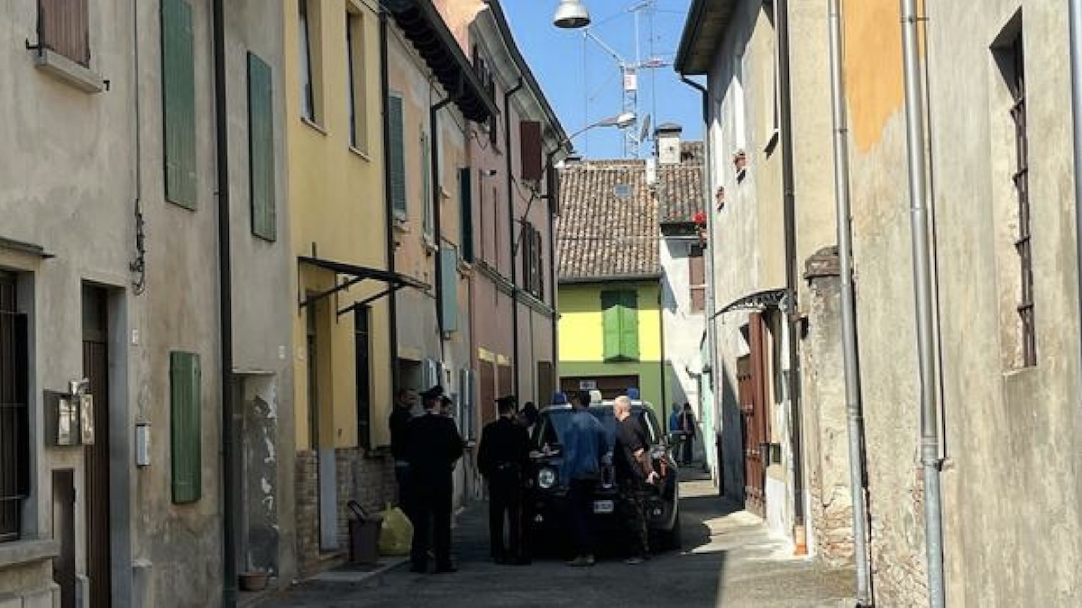 Donna accoltellata da Thesocialpost.it donna accoltellata le urla atroci dei suoi bimbi marito in fuga fa un frontale