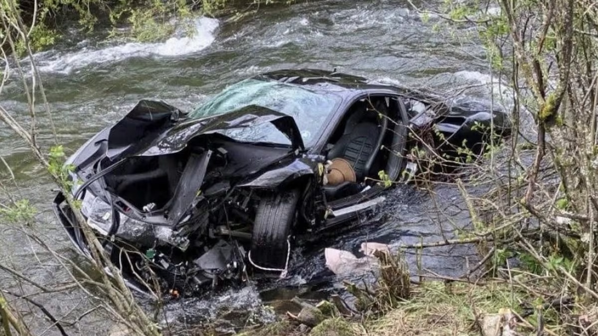 Raduno di supercar finisce in tragedia, Ferrari da 300mila euro si schianta: morti davanti a tutti Raduno di supercar finisce in tragedia, Ferrari da 300mila euro si schianta: morti davanti a tutti