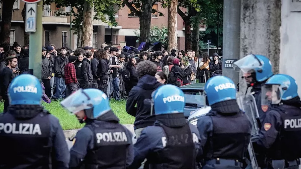 Italia, rivolta al Cpr: 4 agenti feriti. Migranti appiccano fuoco per protesta Italia, rivolta al Cpr: 4 agenti feriti. Migranti appiccano fuoco per protesta