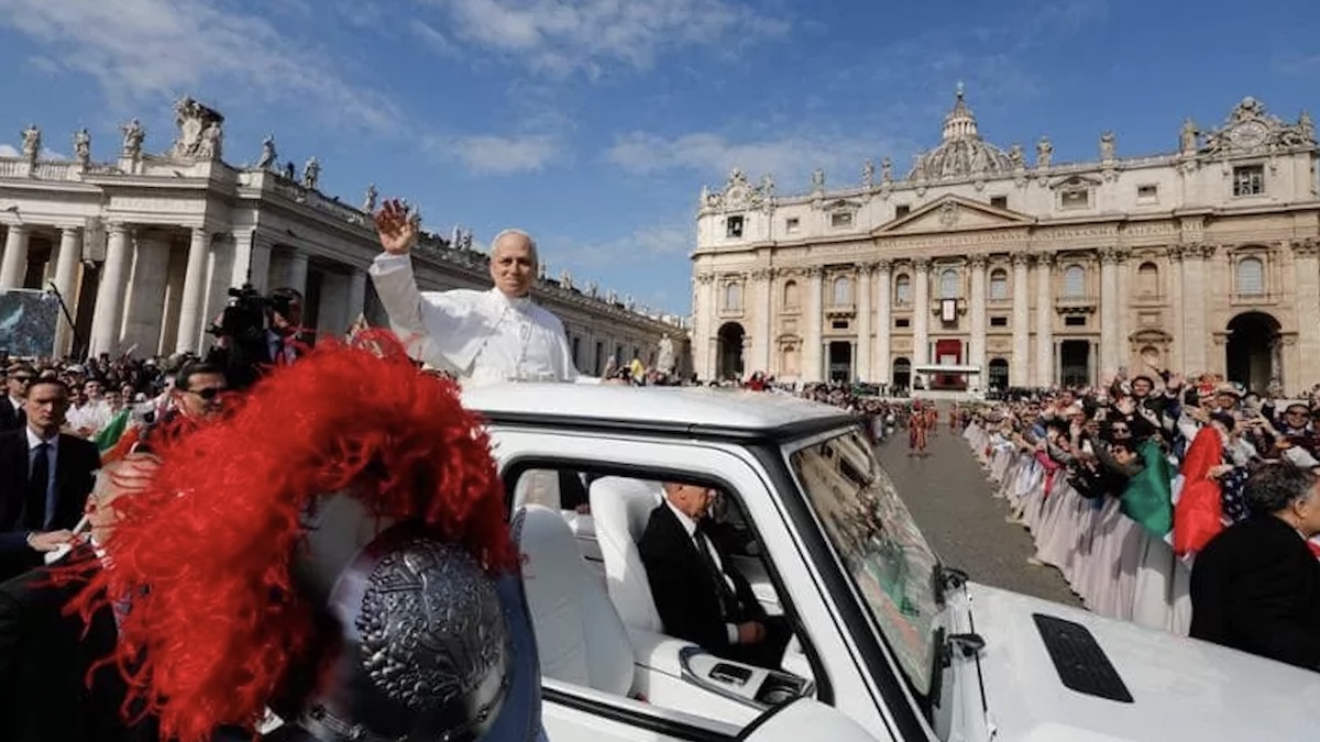 Intronizzazione Leone XIV, San Pietro invasa dai grandi della Terra: abbraccio storico Meloni-Zelensky