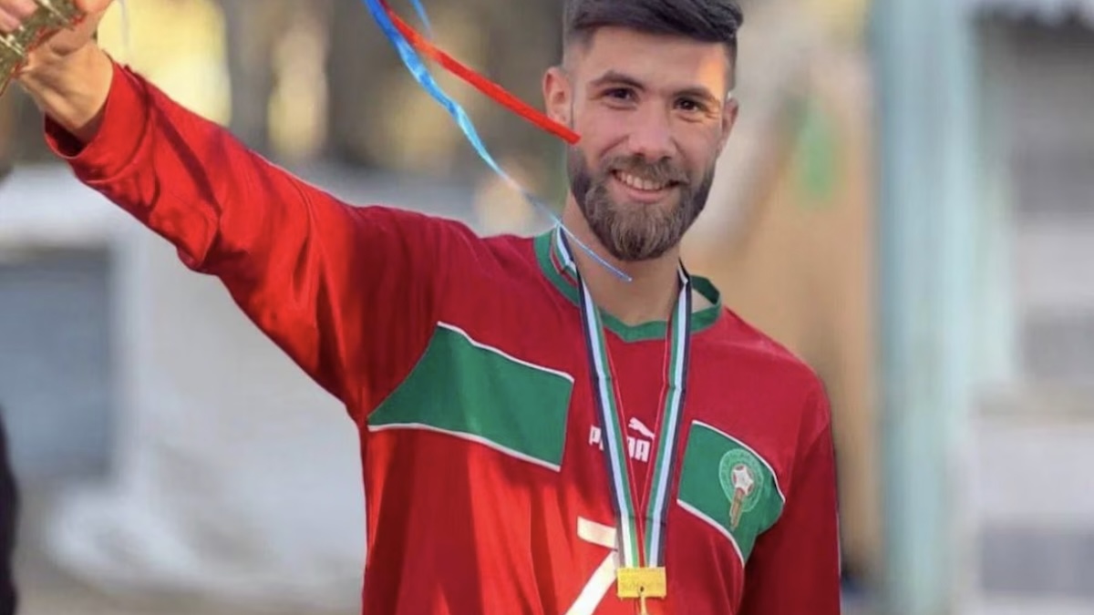 “Sterminata tutta la famiglia”. Guerra, muore a 23 anni: salvava i bambini con il calcio “Sterminata tutta la famiglia”. Guerra, muore a 23 anni: salvava i bambini con il calcio