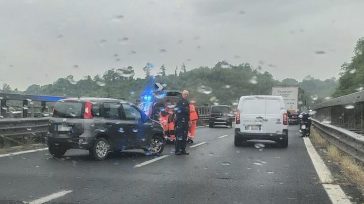 Italia. Lo scooter inizia a sbandare, poi la tragedia nel pomeriggio: morto così Italia. Lo scooter inizia a sbandare, poi la tragedia nel pomeriggio: morto così