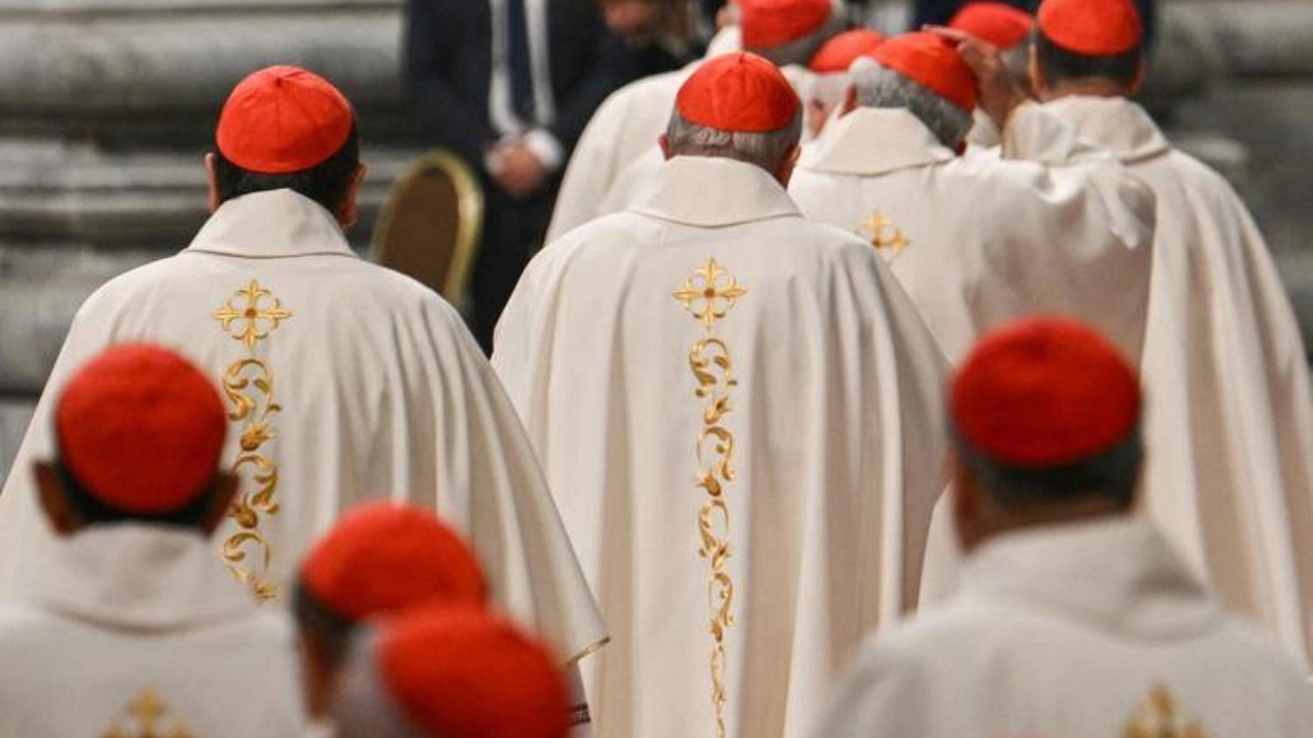 Conclave 2025, il sondaggio dei vaticanisti: il prossimo Papa è italiano Conclave 2025, il sondaggio dei vaticanisti: il prossimo Papa è italiano