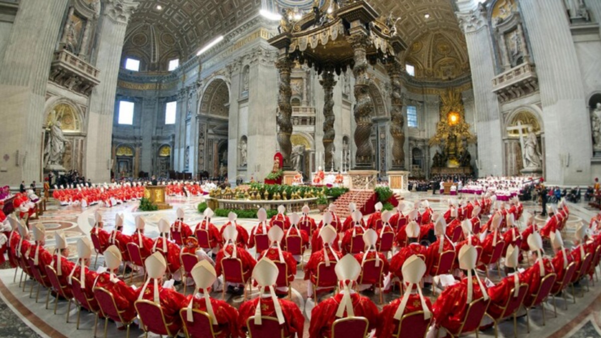 Conclave, messa a San Pietro: l’appello del Cardinale scuote il mondo