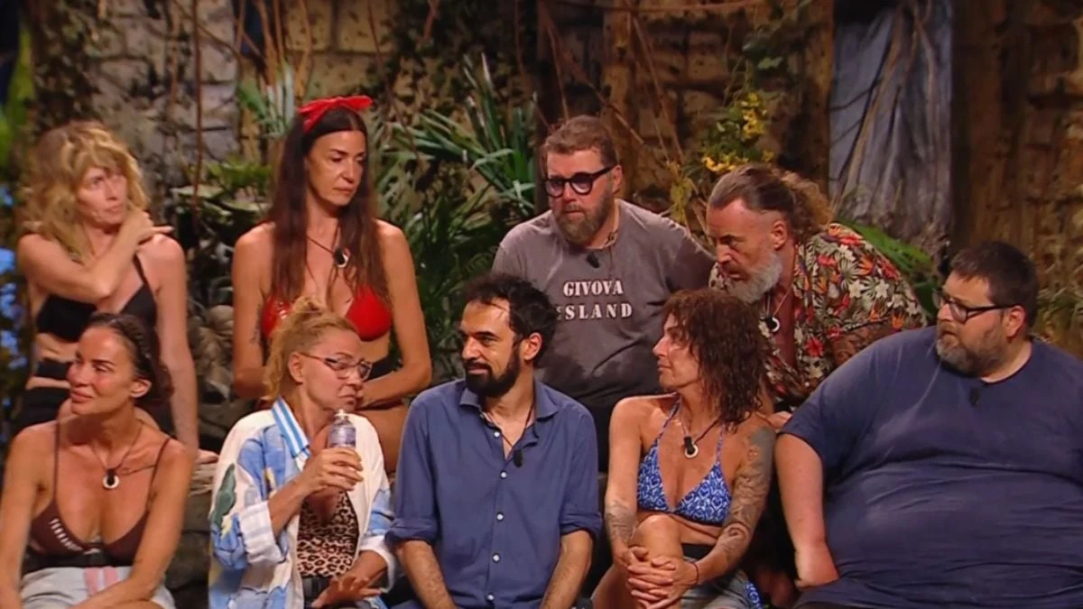 “Ragazzi, tutti qui”. “L’Isola dei Famosi”, all’improvviso la notizia: Mario Adinolfi il più dispiaciuto “Ragazzi, tutti qui”. “L’Isola dei Famosi”, all’improvviso la notizia: Mario Adinolfi il più dispiaciuto
