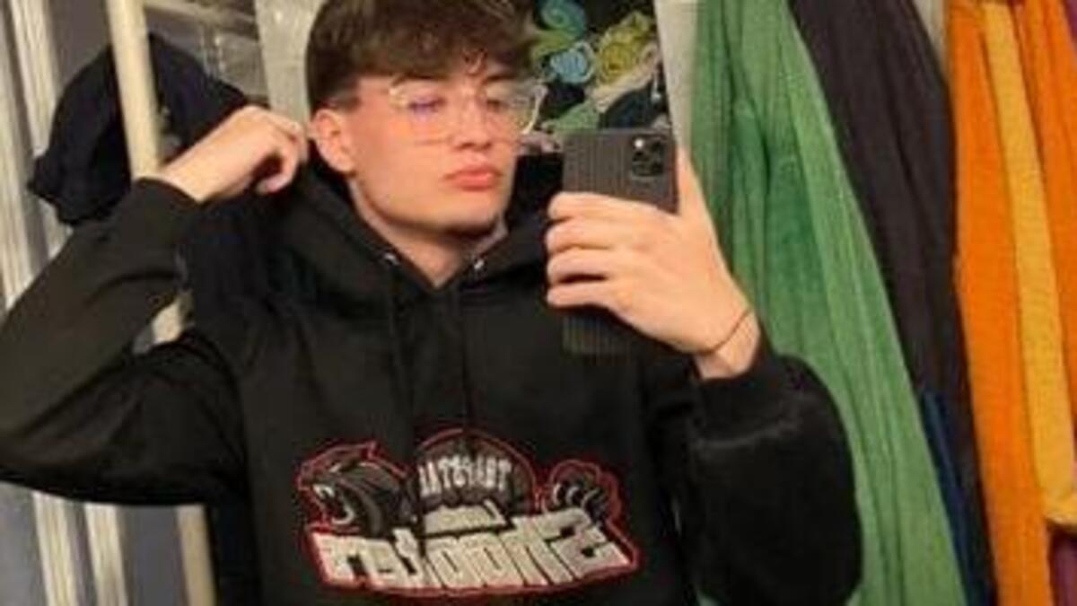 Lorenzo ucciso a coltellate in discoteca a solo 20 anni: “Un agguato…” Lorenzo ucciso a coltellate in discoteca a solo 20 anni: “Un agguato…”
