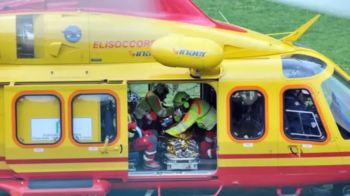 Terribile incidente tra due moto, quattro persone coinvolte. Interviene l’elisoccorso: “Caos” Terribile incidente tra due moto, quattro persone coinvolte. Interviene l’elisoccorso: “Caos”