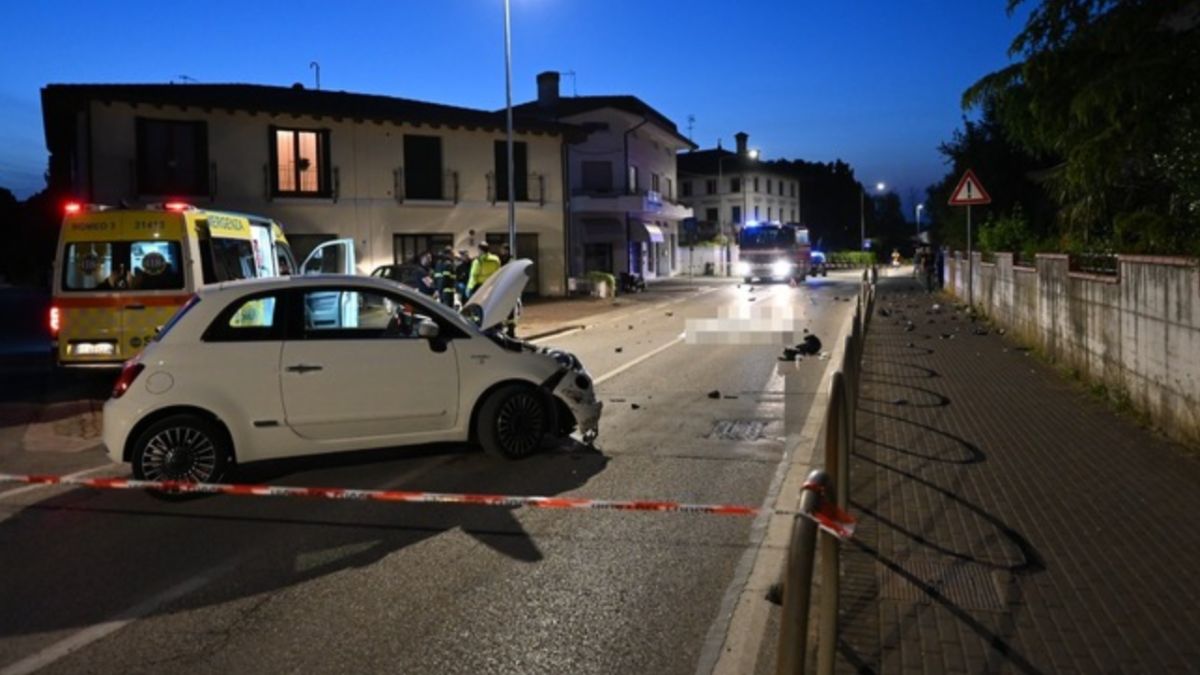 Moto auto da Thesocialpost.it moto e auto schianto mostruoso il dramma sull asfalto
