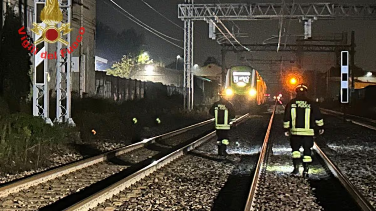 Tragedia, ragazza di 14 anni travolta da un treno: morte terribile Tragedia, ragazza di 14 anni travolta da un treno: morte terribile