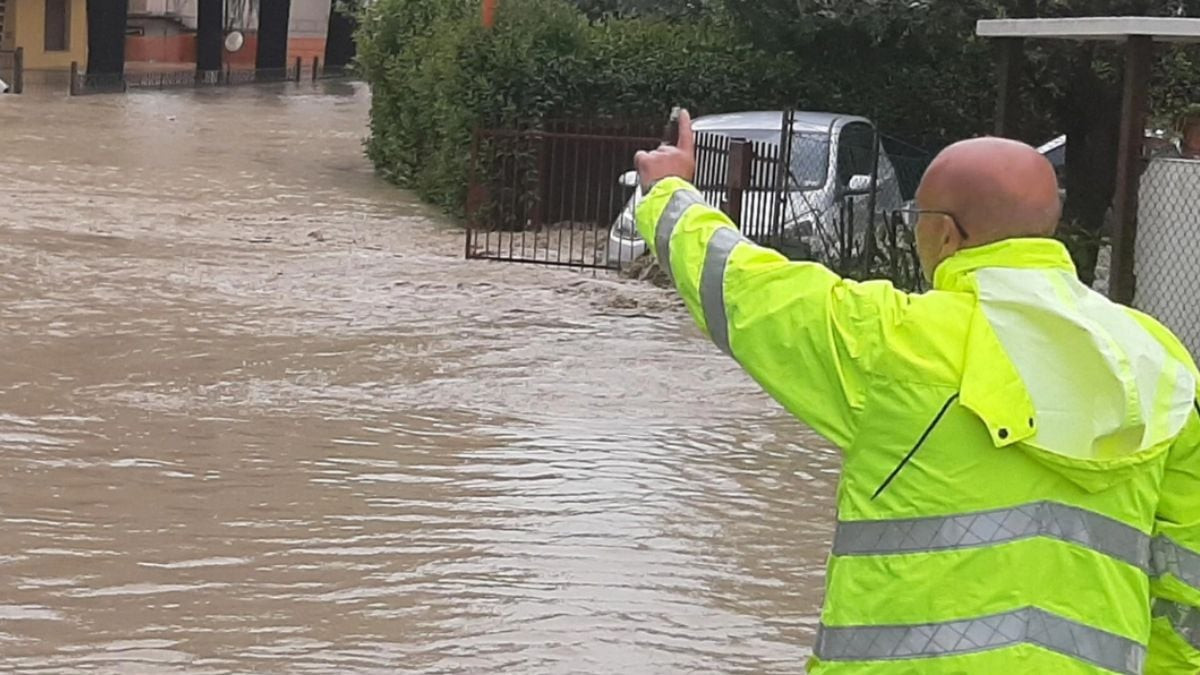 Meteo, crollo delle temperature: nubifragi e grandine in arrivo. Ecco dove Meteo, crollo delle temperature: nubifragi e grandine in arrivo. Ecco dove