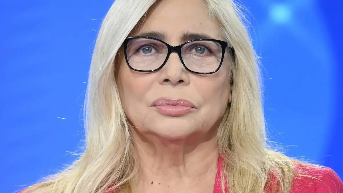 Domenica In, imprevisto in studio. Mara Venier: “Vi devo salutare oggi…”. Commozione Domenica In, imprevisto in studio. Mara Venier: “Vi devo salutare oggi…”. Commozione