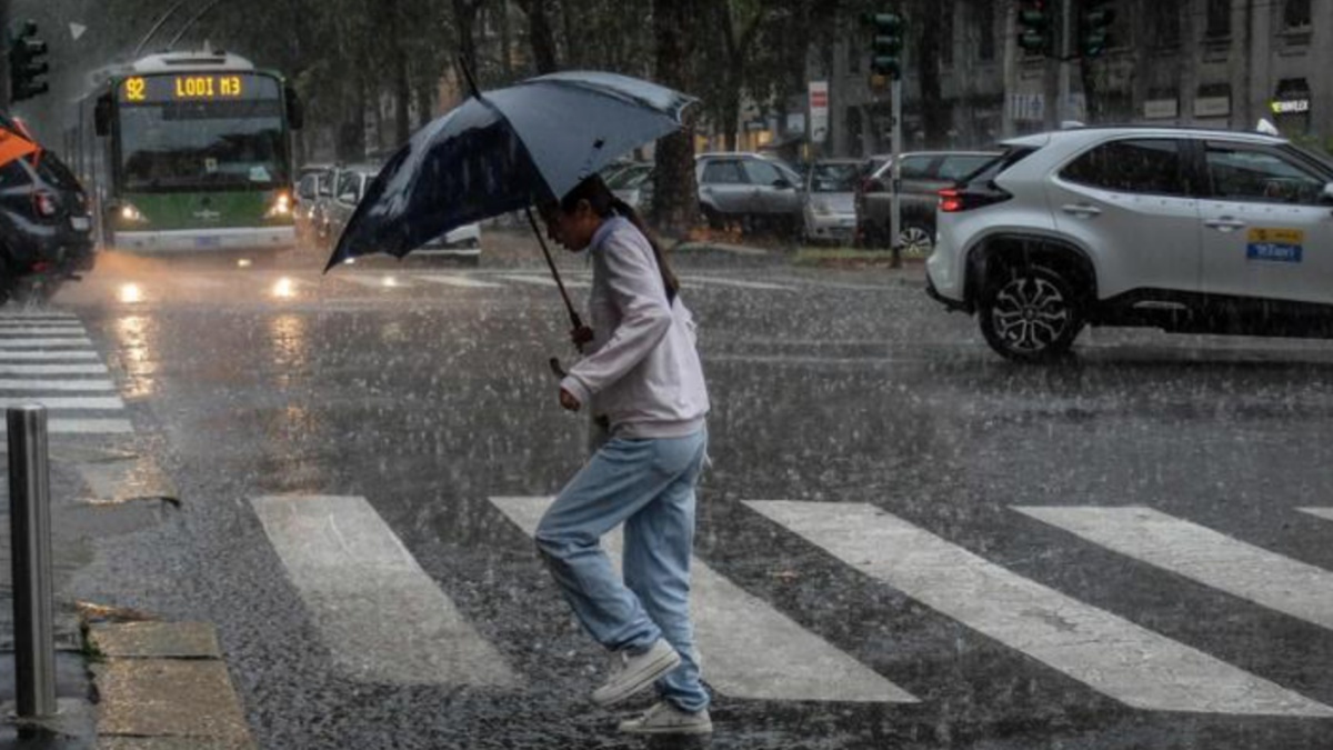 Allerta meteo oggi in 16 regioni: forti grandinate e raffiche di vento, ecco dove Allerta meteo oggi in 16 regioni: forti grandinate e raffiche di vento, ecco dove
