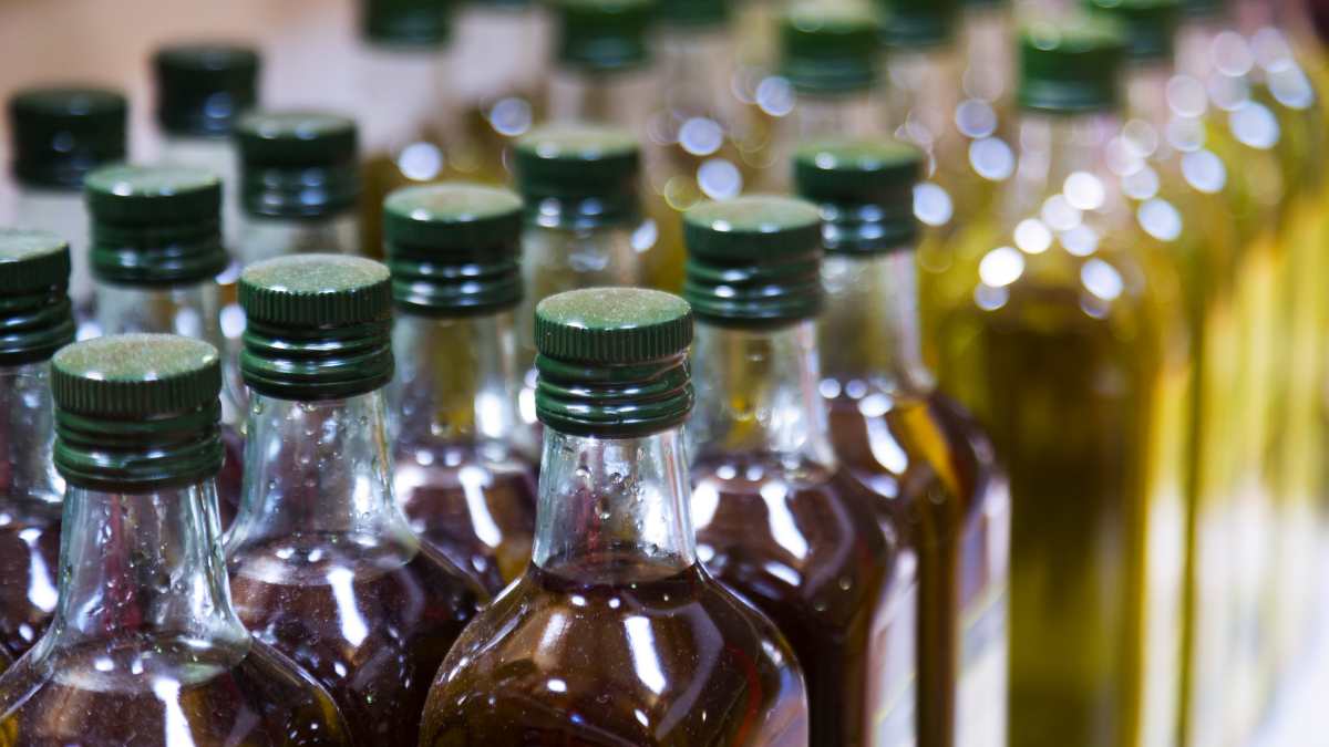 Contaminati ma promossi nel test: i sospetti sugli olii extravergine di oliva italiani Contaminati ma promossi nel test: i sospetti sugli olii extravergine di oliva italiani