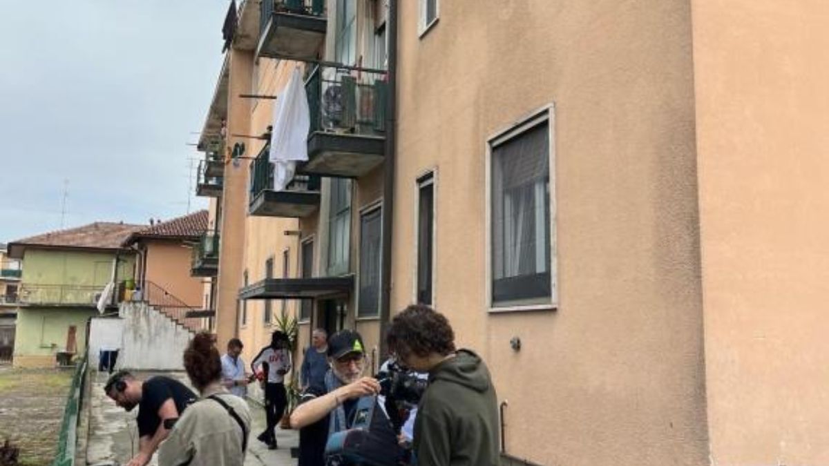 Uccide la moglie davanti alla figlia piccola. La bambina rimane due ore col cadavere… Uccide la moglie davanti alla figlia piccola. La bambina rimane due ore col cadavere…