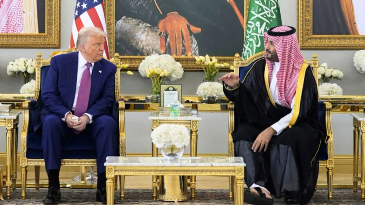 Trump e il caffè saudita: quel gesto shock che svela tutto! Trump e il caffè saudita: quel gesto shock che svela tutto!