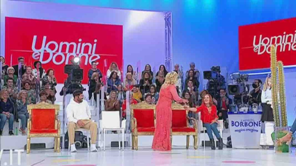 È finita con un’altra: colpo di scena a Uomini e Donne È finita con un’altra: colpo di scena a Uomini e Donne