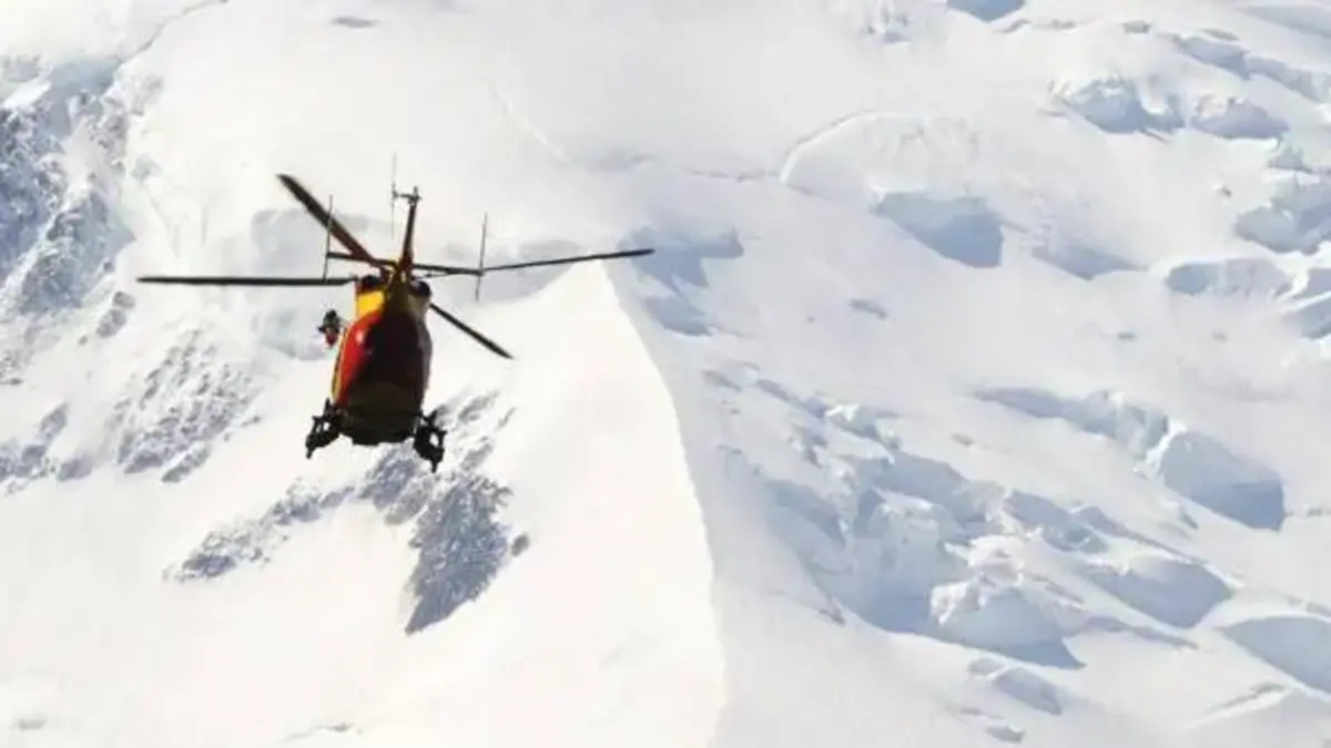 Tragedia in montagna, valanga travolge diverse persone: soccorsi in corso