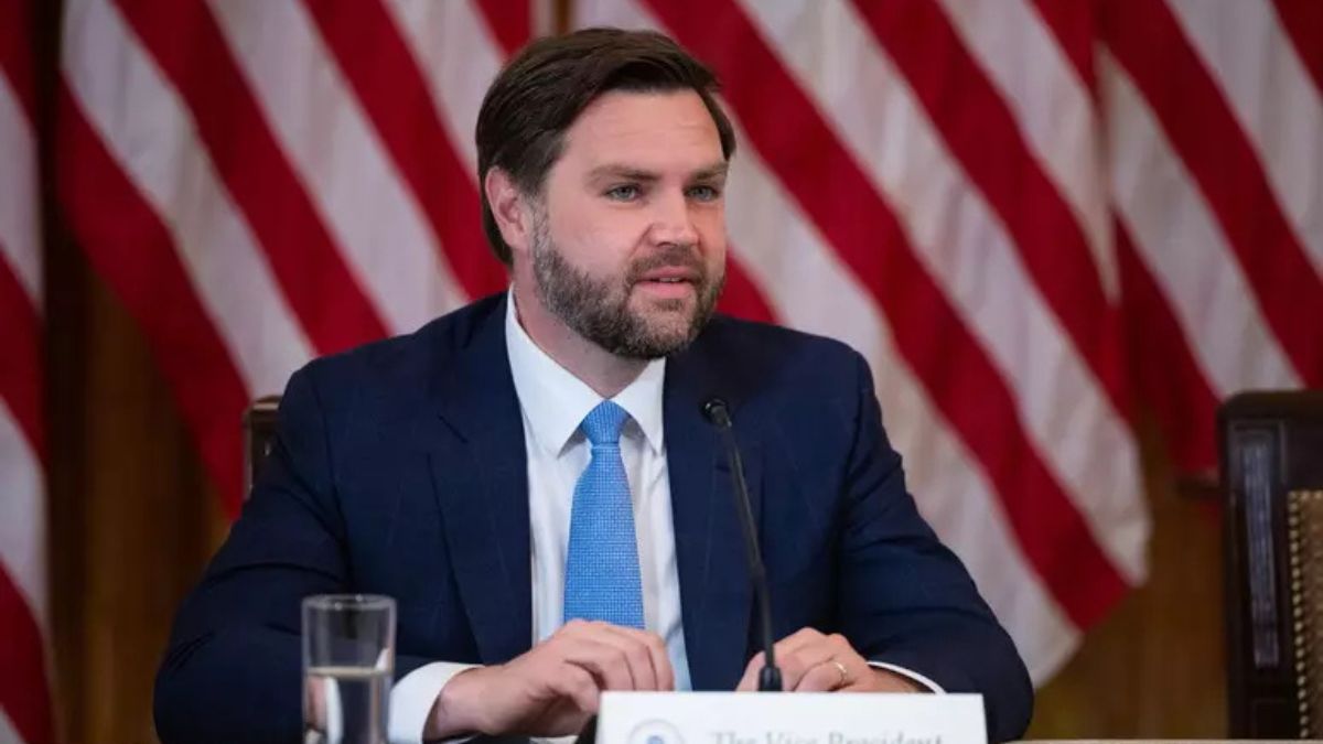 Ucraina, JD Vance: “Mosca non può pretendere territori che non controlla” Ucraina, JD Vance: “Mosca non può pretendere territori che non controlla”
