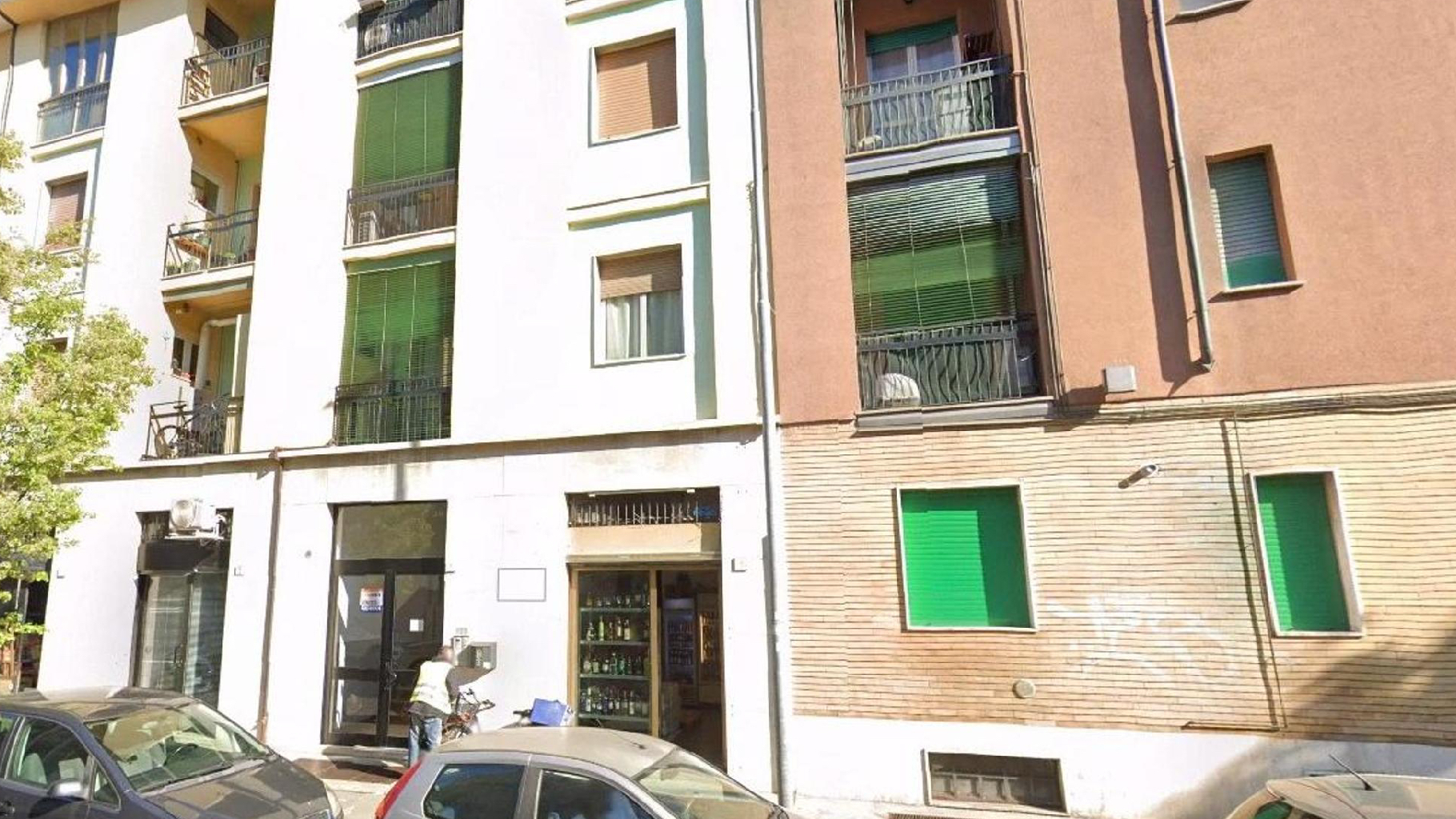 urla colpi poi il silenzio uomo ucciso in casa dopo una lite in caserma i tre coinquilini