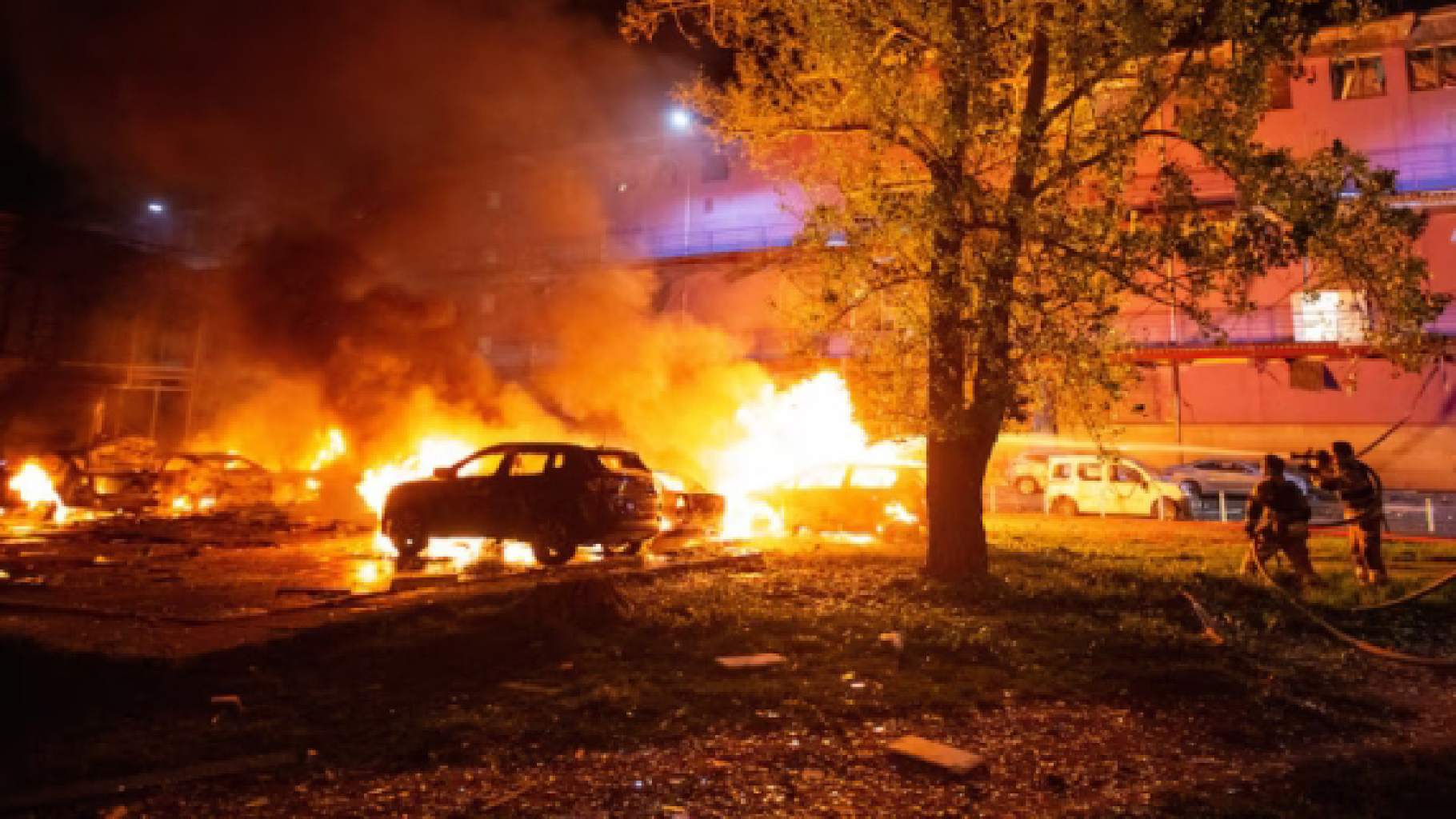 Raid russi nella notte su Kiev e Odessa: colpiti ospedali e case, un morto e otto feriti Raid russi nella notte su Kiev e Odessa: colpiti ospedali e case, un morto e otto feriti