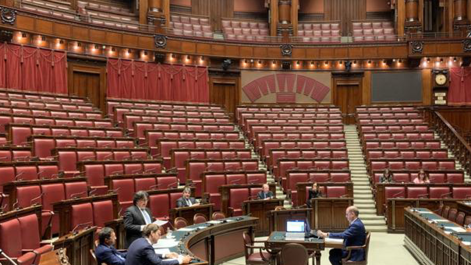 montecitorio il venerd236 232 di troppo il governo rilancia la settimana corta