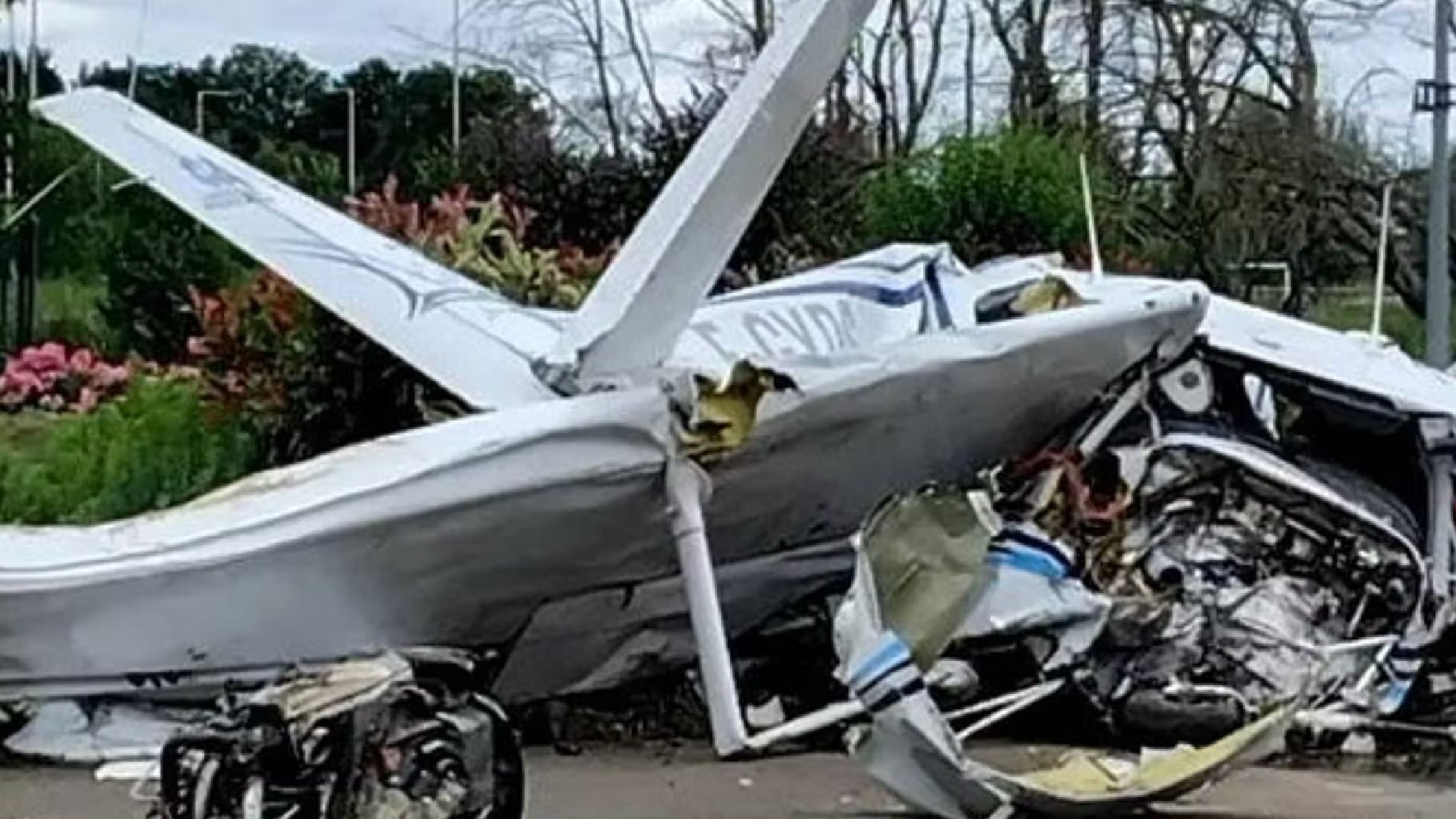 Schianto aereo, è tragedia: “Sembrava un fulmine caduto dal cielo” Schianto aereo, è tragedia: “Sembrava un fulmine caduto dal cielo”