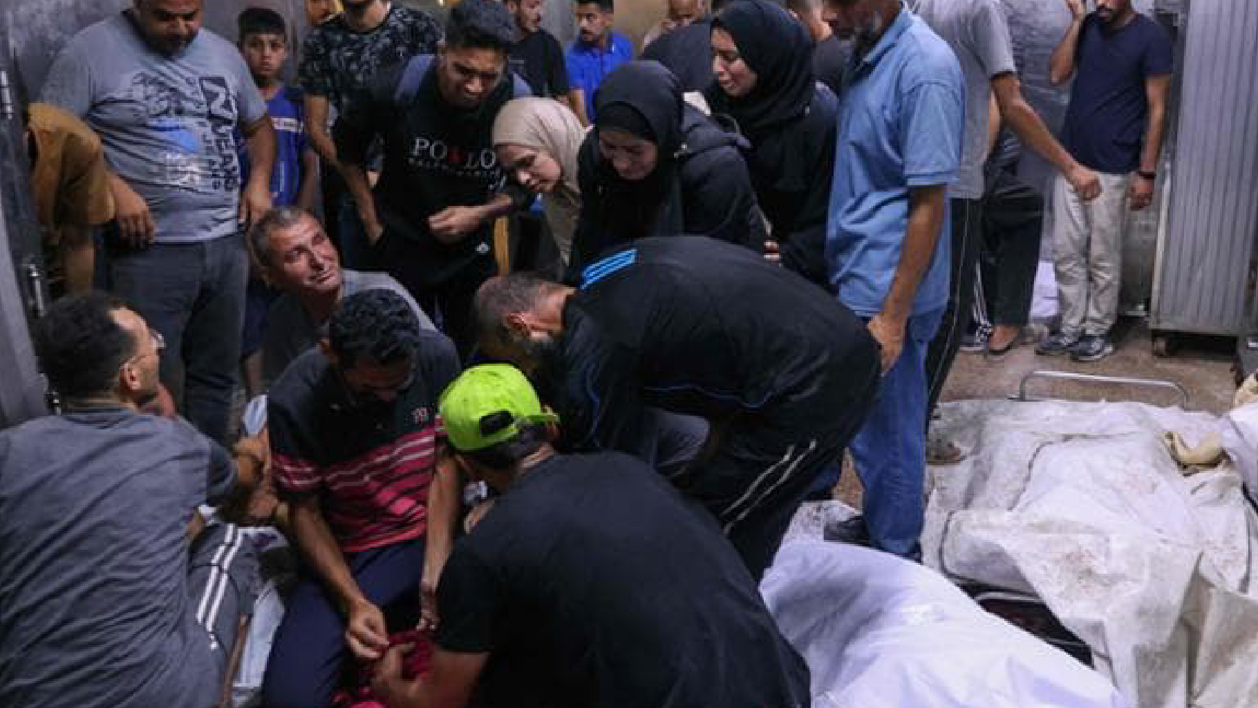 Raid a Gaza, strage in un internet café sul mare: almeno 21 morti