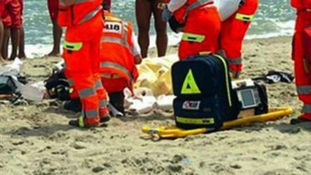 Tragedia sulla spiaggia italiana, donna muore mentre è in vacanza: “Orribile” Tragedia sulla spiaggia italiana, donna muore mentre è in vacanza: “Orribile”