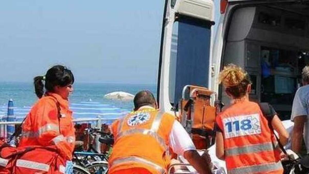 Tragedia sulla spiaggia italiana: quel malore improvviso, poi succede il peggio: “Addio” Tragedia sulla spiaggia italiana: quel malore improvviso, poi succede il peggio: “Addio”