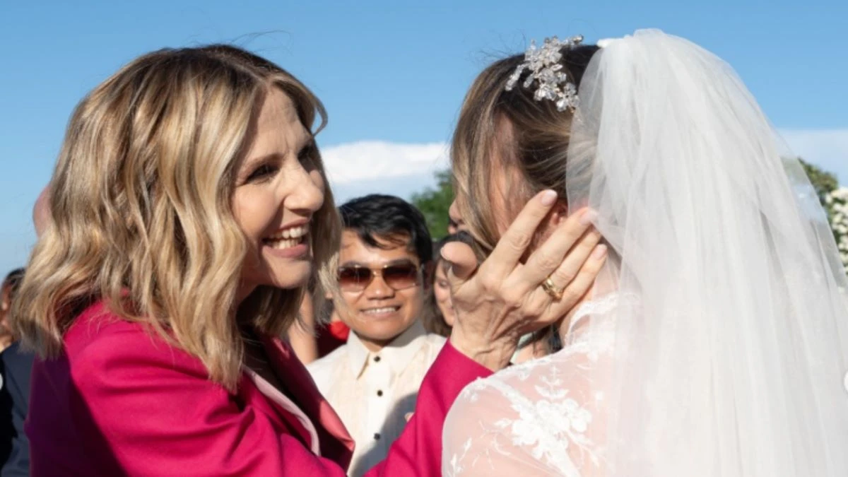 “Si è sposata”. Lorella Cuccarini, matrimonio da favola e tanta gioia, soprattutto per la sposa “Si è sposata”. Lorella Cuccarini, matrimonio da favola e tanta gioia, soprattutto per la sposa