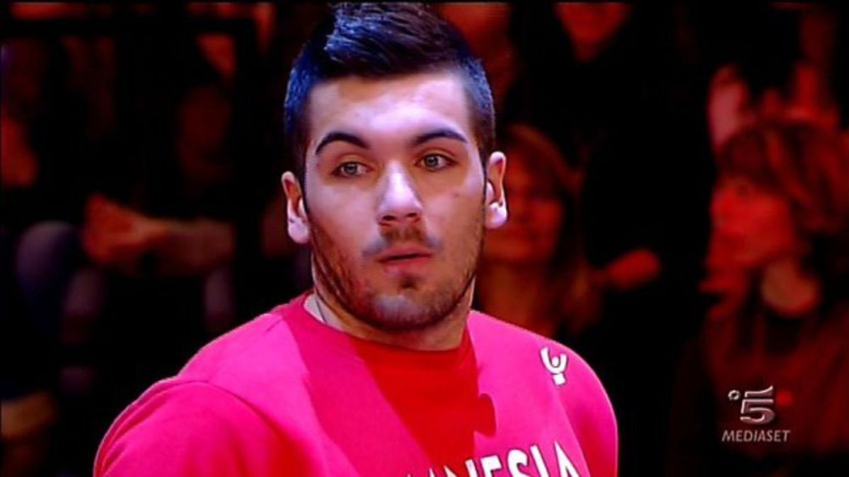 minacce e violenza il cantante di amici finisce nei guai quella frase shock su giulia cecchetin