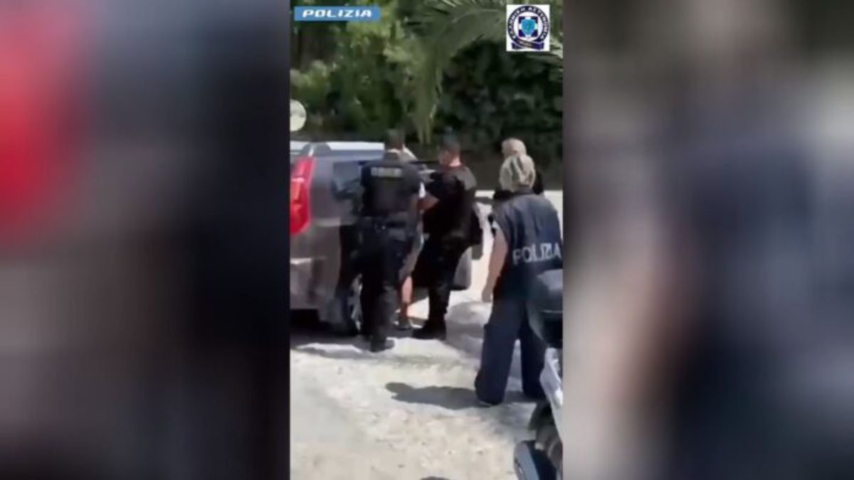 “Non ha ucciso solo la bimba”. Villa Pamphili, il video dell’arresto e la terribile scoperta “Non ha ucciso solo la bimba”. Villa Pamphili, il video dell’arresto e la terribile scoperta