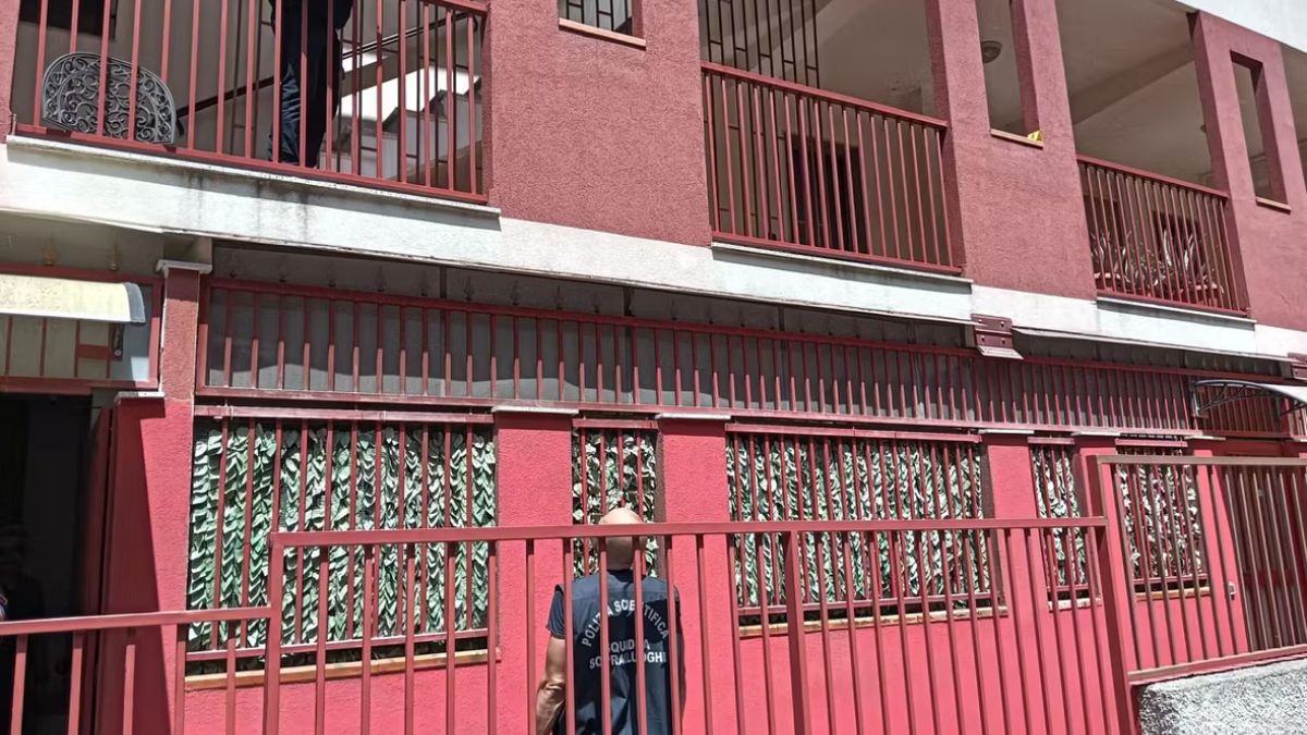 Mamma e figlia volano giù dalla finestra, orrore in Italia: la bimba è morta Mamma e figlia volano giù dalla finestra, orrore in Italia: la bimba è morta