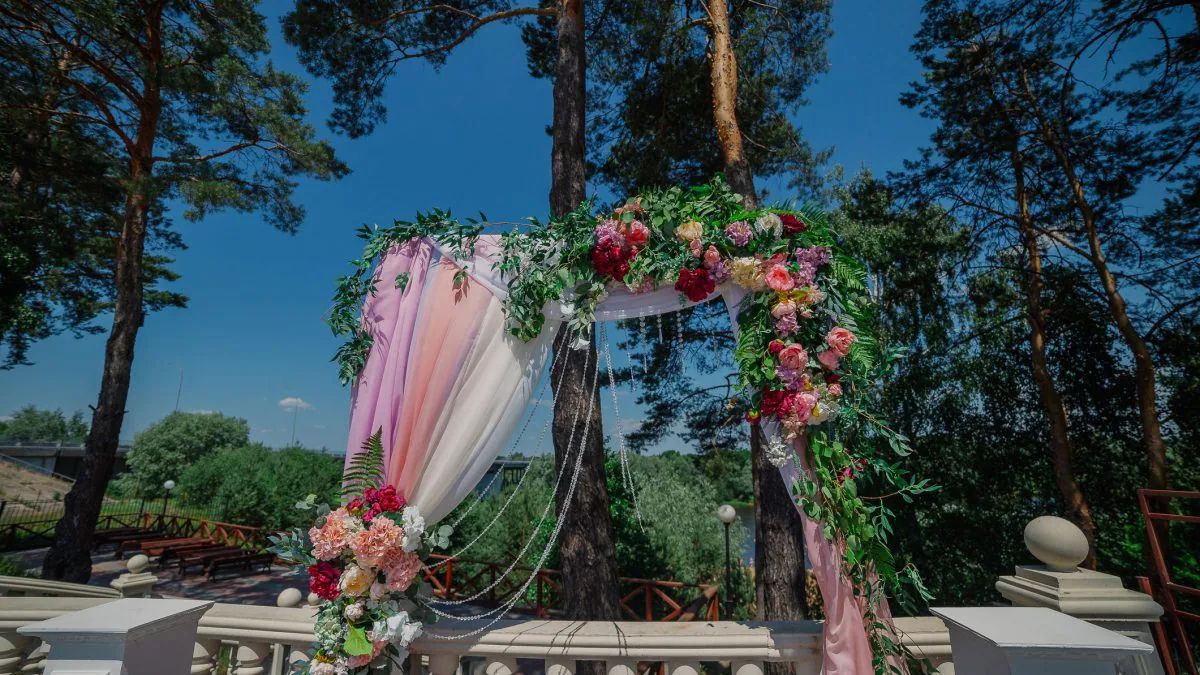 “Lei non ce l’ha fatta”. Orrore al matrimonio, spari contro gli sposi: la tragedia davanti agli invitati “Lei non ce l’ha fatta”. Orrore al matrimonio, spari contro gli sposi: la tragedia davanti agli invitati