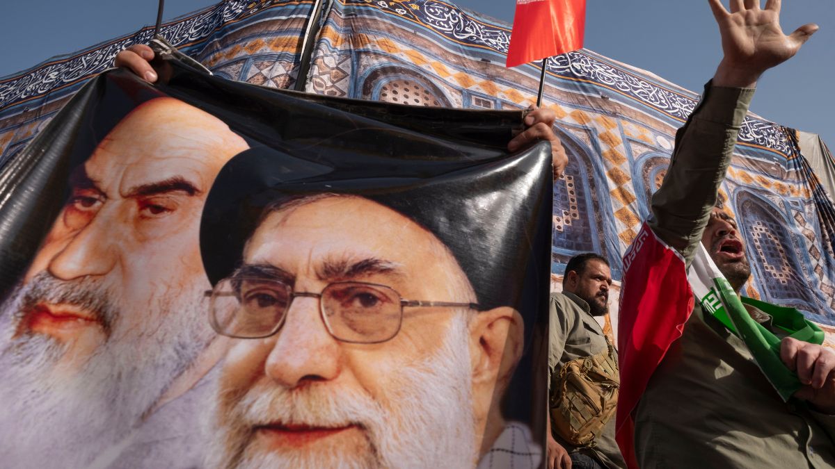 Iran, il piano del Mossad: chi può abbattere dall’interno il regime degli Ayatollah