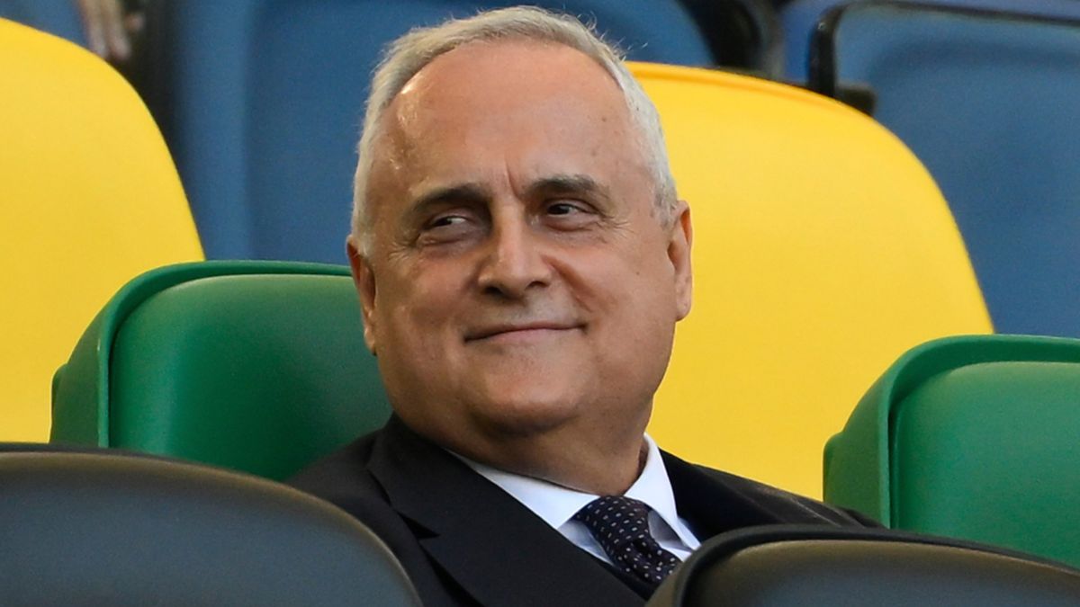 Lazio, scelto il nuovo allenatore: torna Sarri sulla panchina biancazzurra Lazio, scelto il nuovo allenatore: torna Sarri sulla panchina biancazzurra